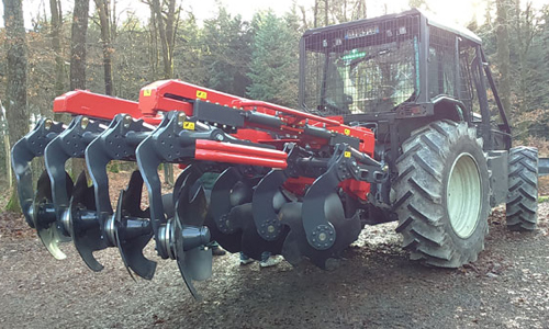 Disk Plow 'Mygale' C8D with tractor